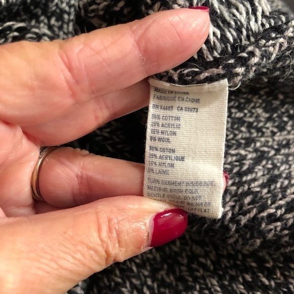 American Eagle Black and White Marled Sweater Sz XS EUC - Picture 7 of 7